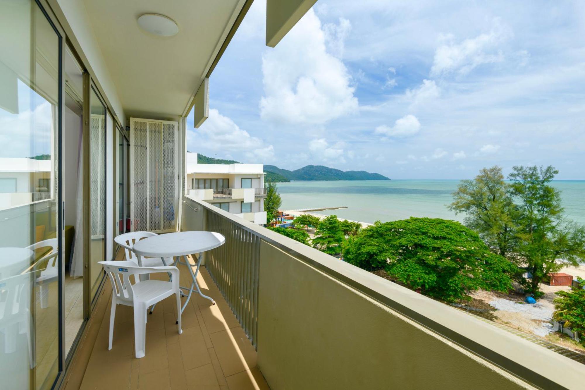 By The Sea Beach Front Apartment Бату-Ферринги Экстерьер фото