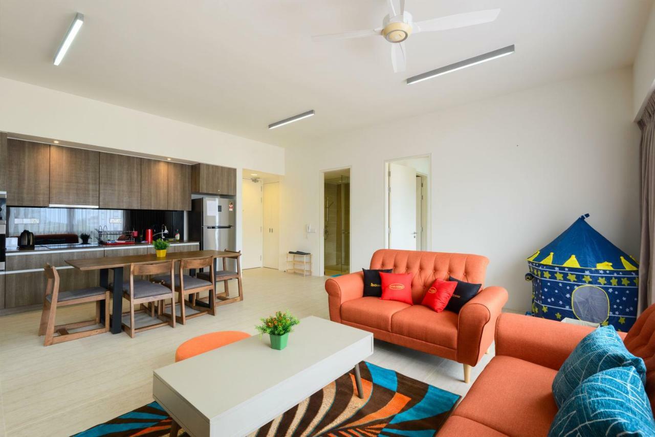 By The Sea Beach Front Apartment Бату-Ферринги Экстерьер фото
