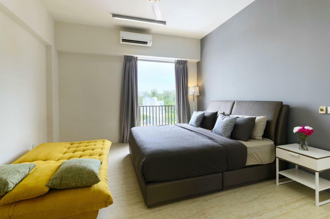 By The Sea Beach Front Apartment Бату-Ферринги Экстерьер фото