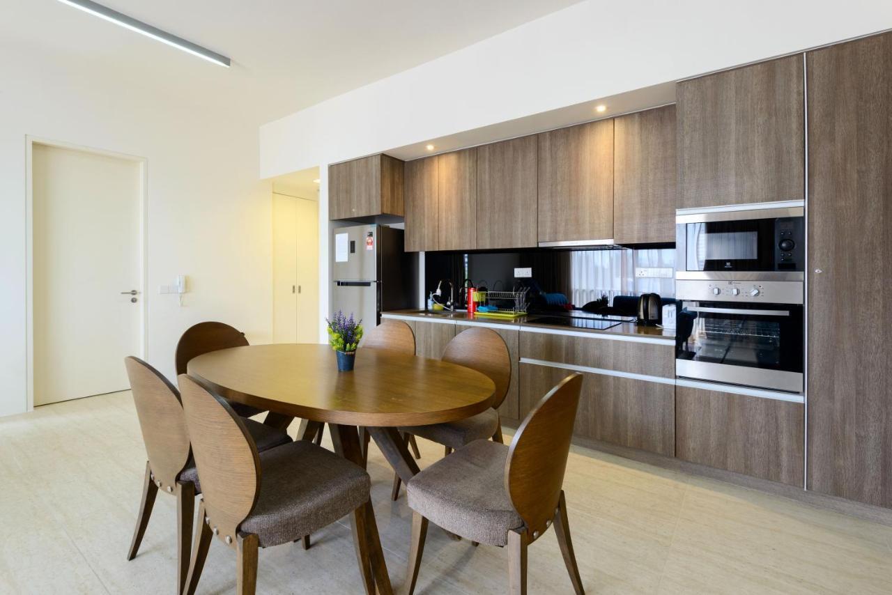 By The Sea Beach Front Apartment Бату-Ферринги Экстерьер фото